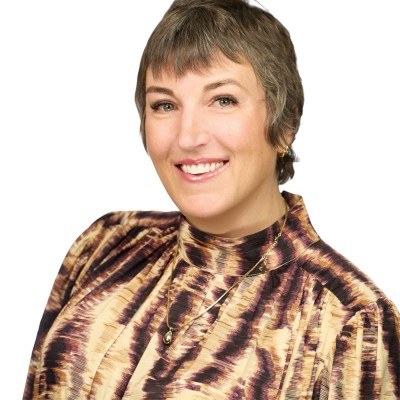 Headshot of Julia Campbell